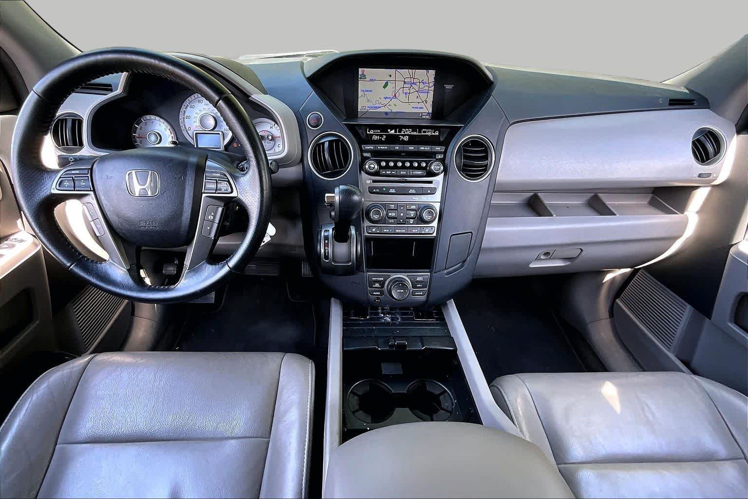 Used 2012 White Diamond Pearl Honda Touring image 14