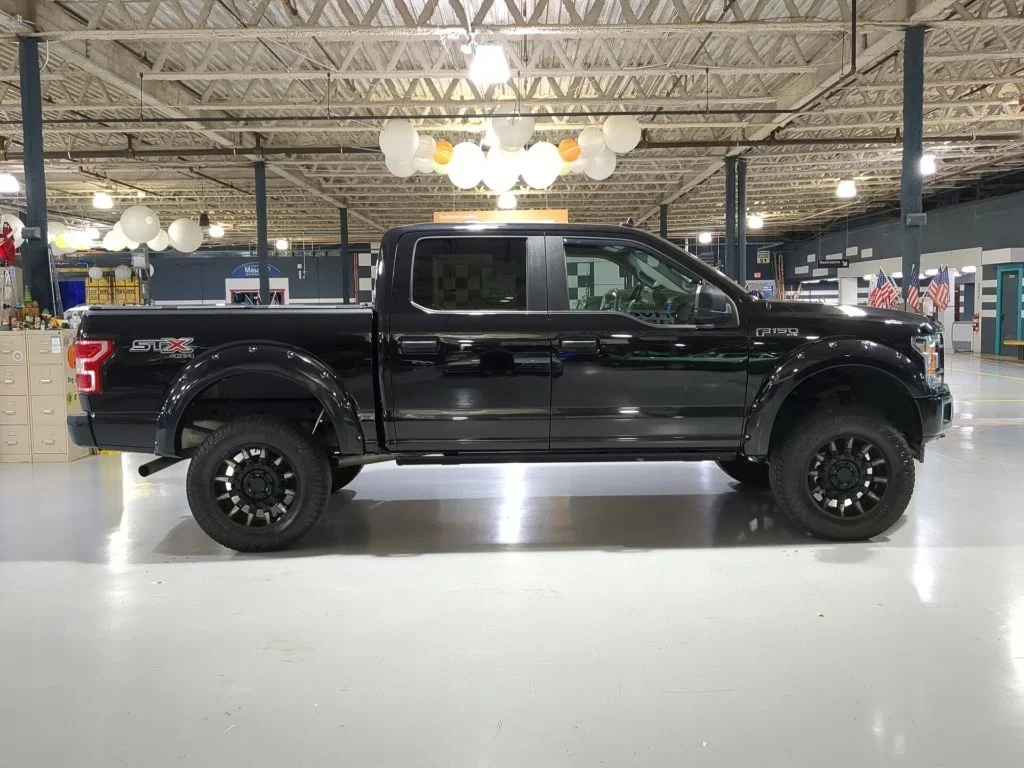 Used 2020 Black Metallic Ford XL image 7
