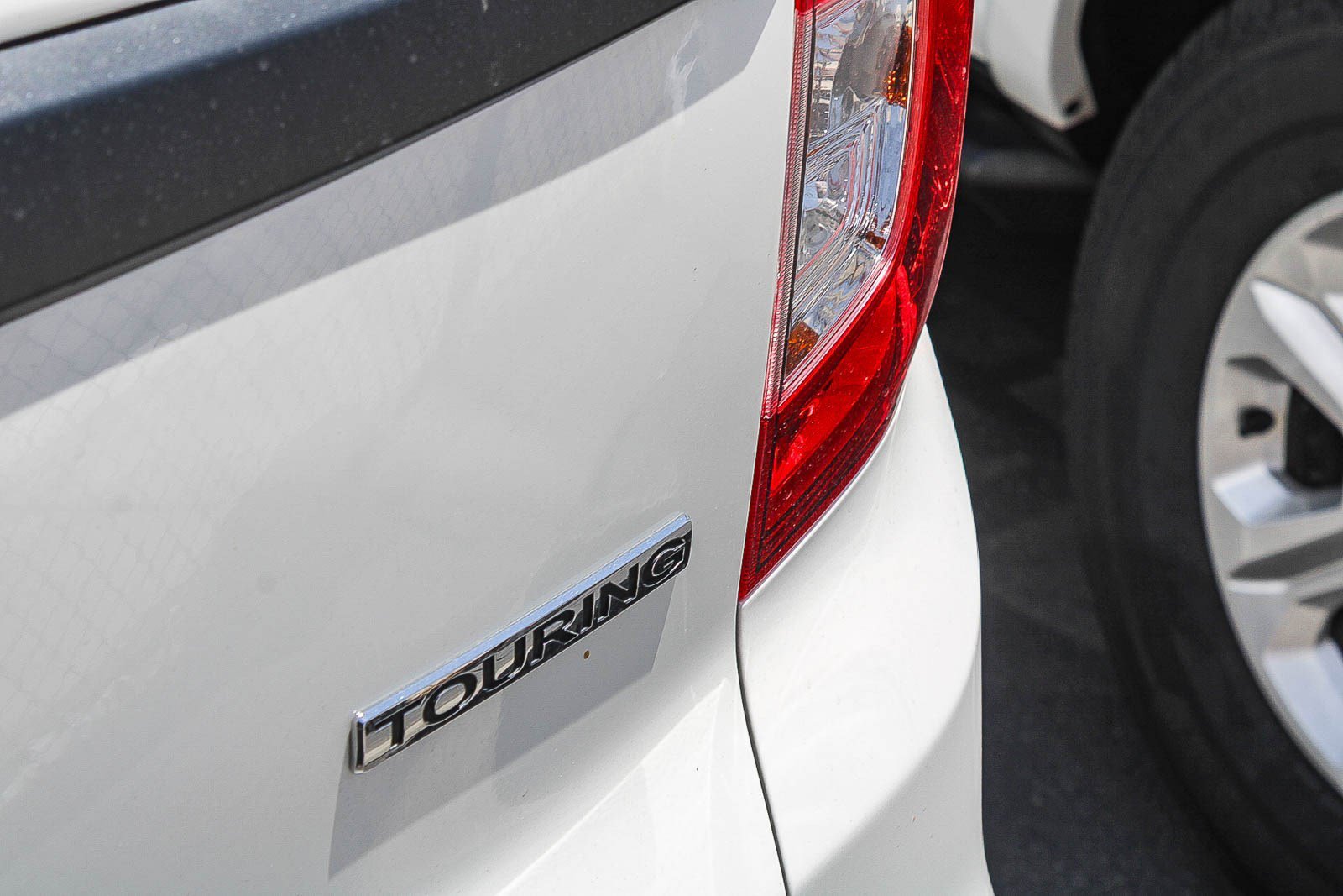 Used 2019 White Diamond Pearl Honda Touring image 14