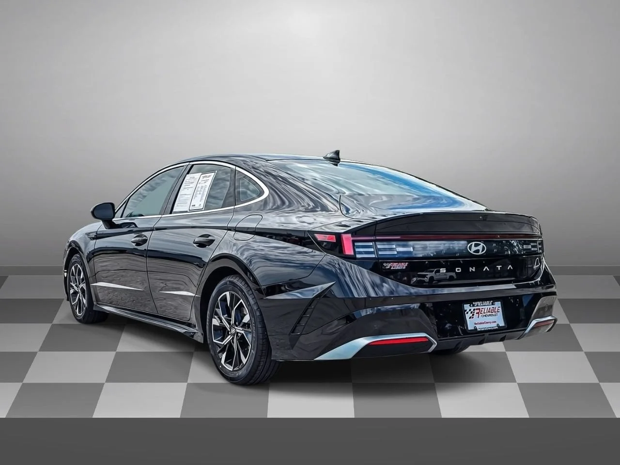 Used 2024  Hyundai SEL image 3