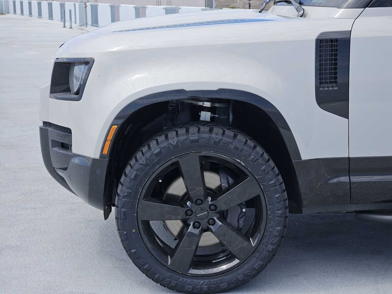 New 2026 Borasco Grey LAND ROVER X-Dynamic SE image 9