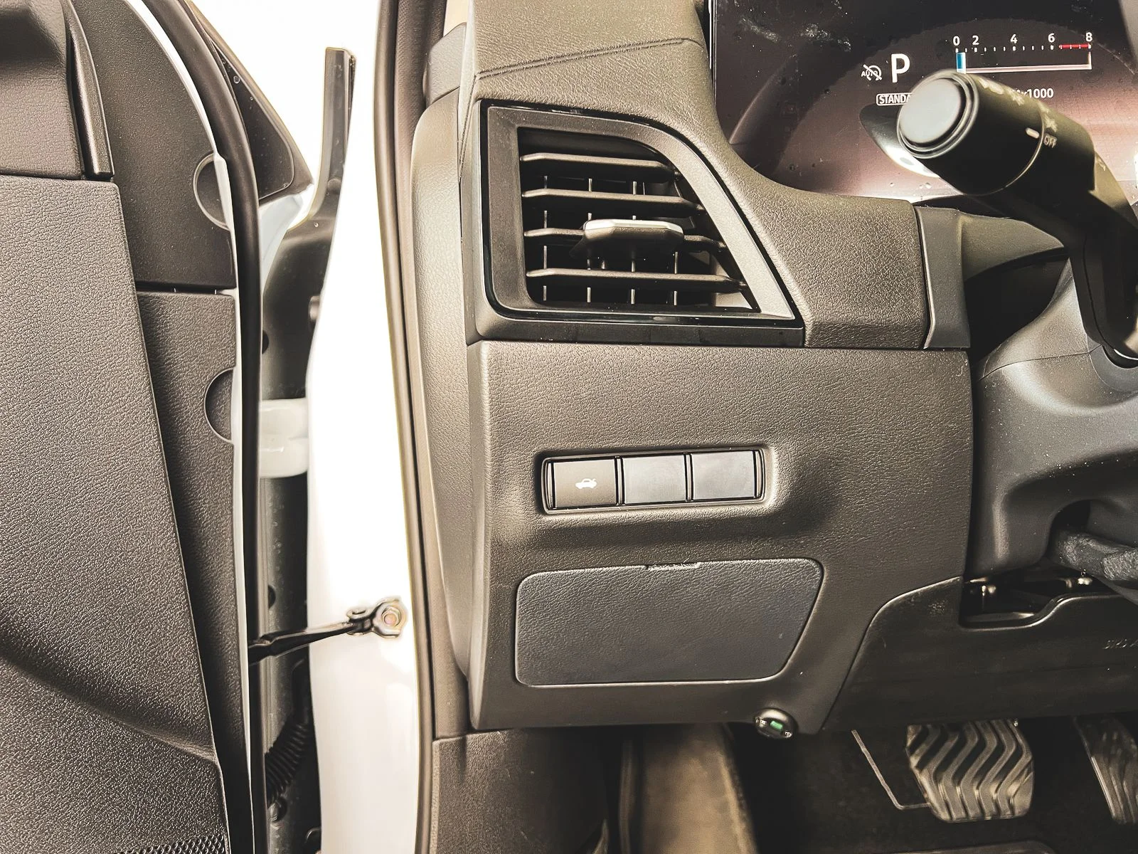 New 2026 Aspen White TriCoat Nissan SR image 18