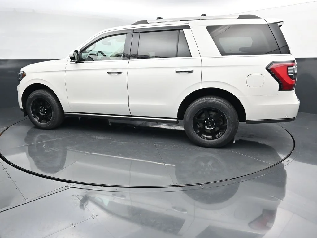 Used 2021 White Ford Limited image 5