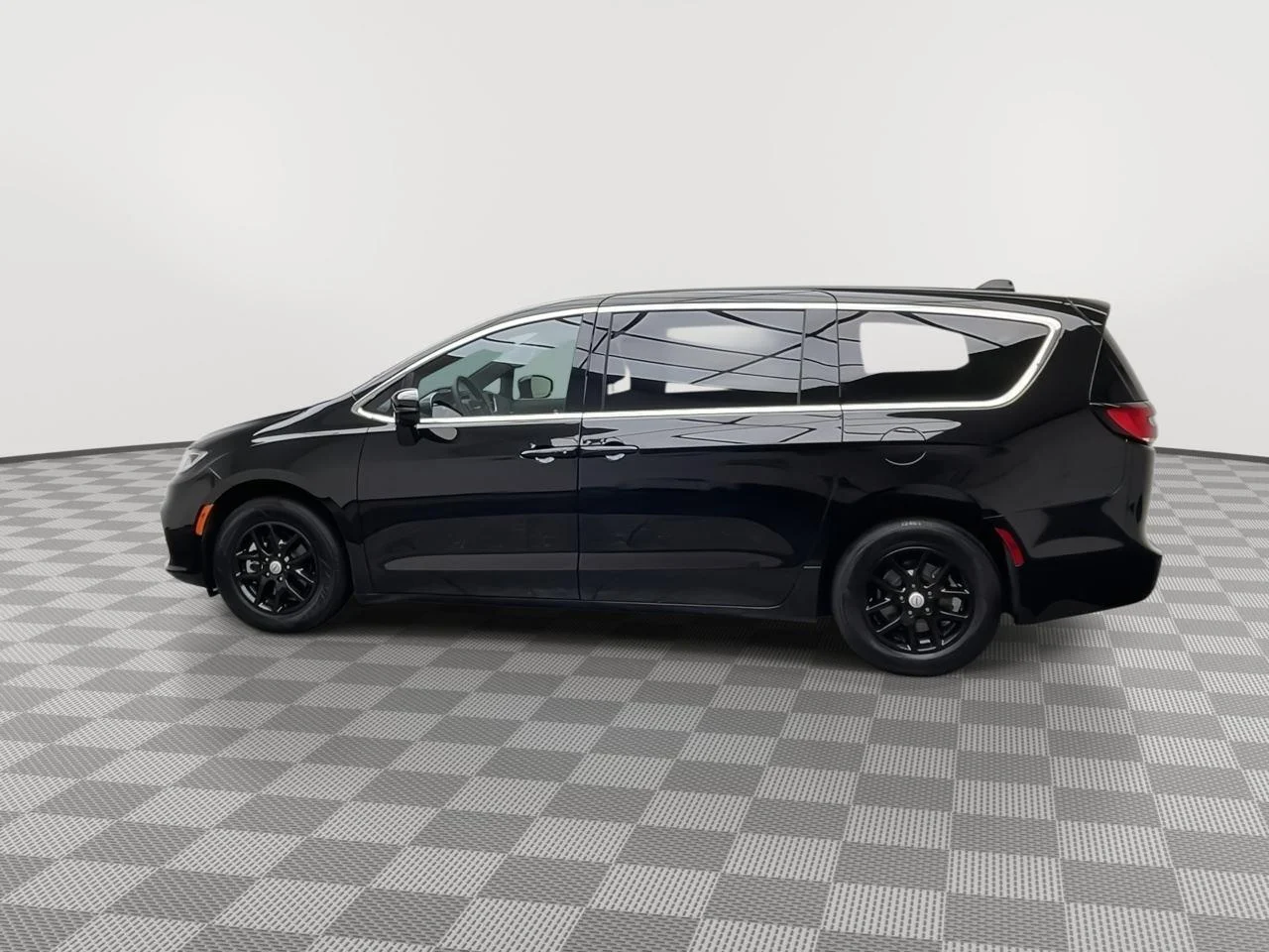 2025 Chrysler Pacifica Select - Photo 35