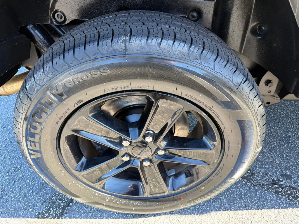 Used 2020 Black Jeep Unlimited Sahara Altitude image 17