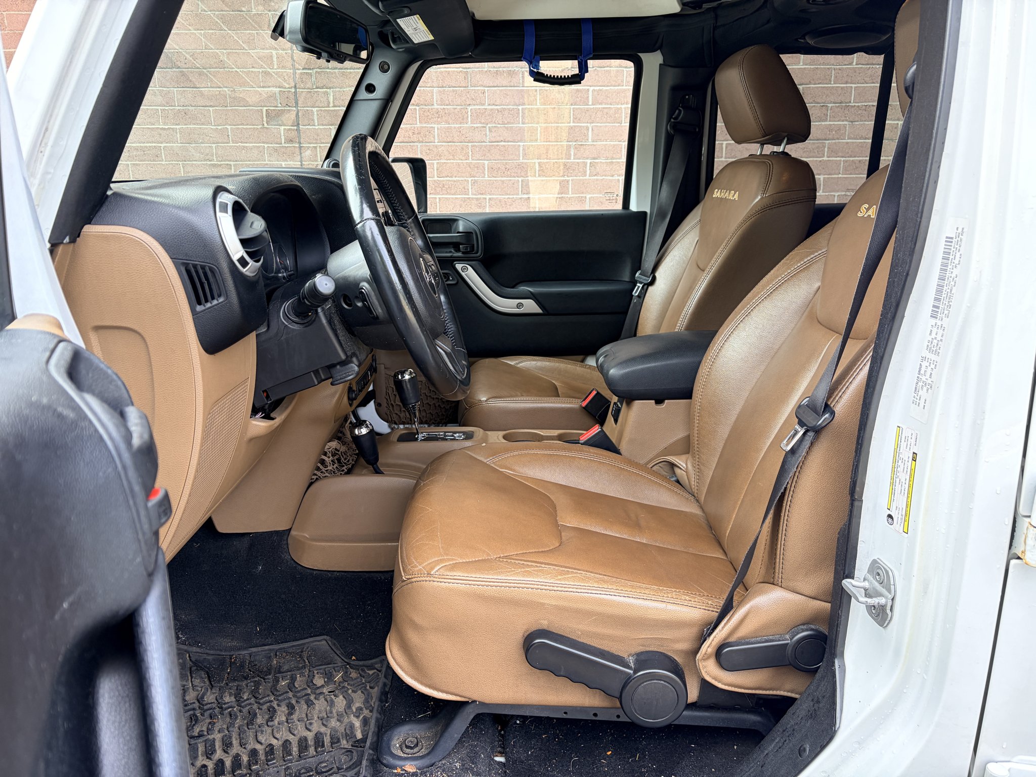 Used 2013 Bright White Clearcoat Jeep Sahara image 10