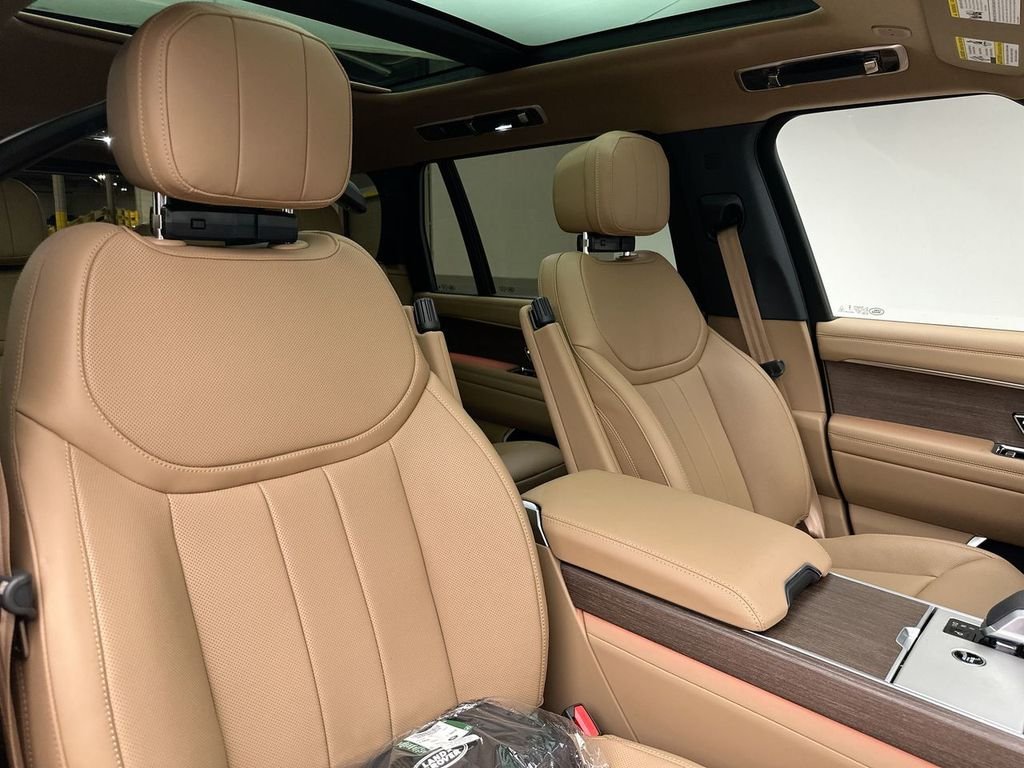 New 2026 Belgravia Green Land Rover SE image 6