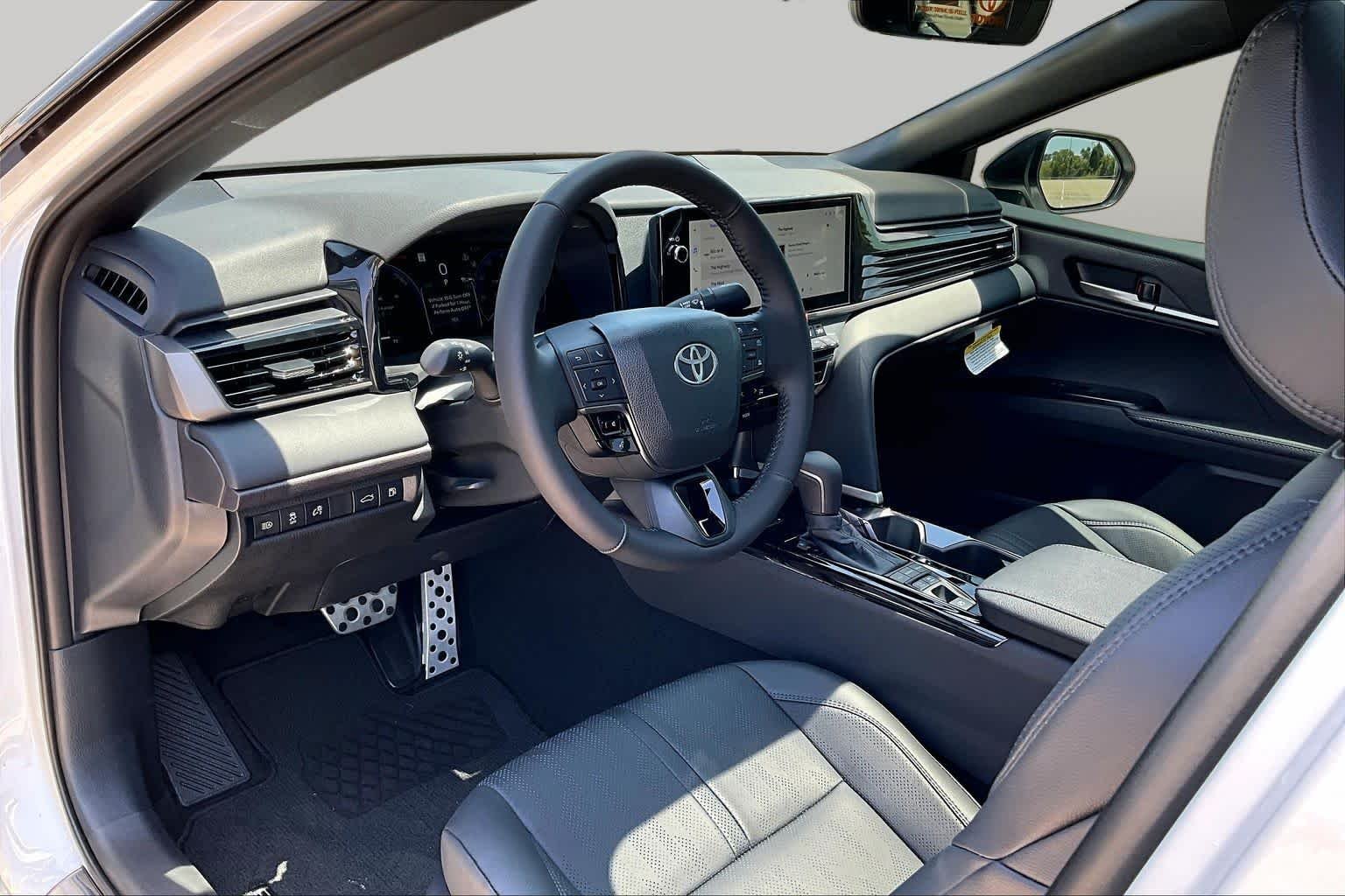 New 2026 Wind Chill Pearl with Midnight Black Metallic roof Toyota XSE image 8