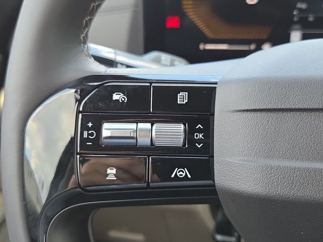 New 2027 White Kia LXS image 14