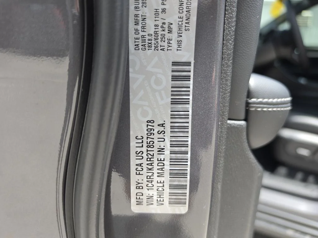 New 2026 Baltic Gray Metallic Clear-Coat Exterior Paint Jeep Altitude image 34