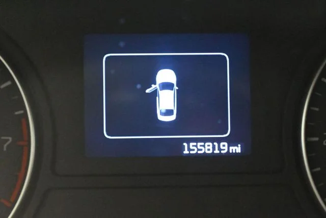 Used 2018 Black Kia S image 19
