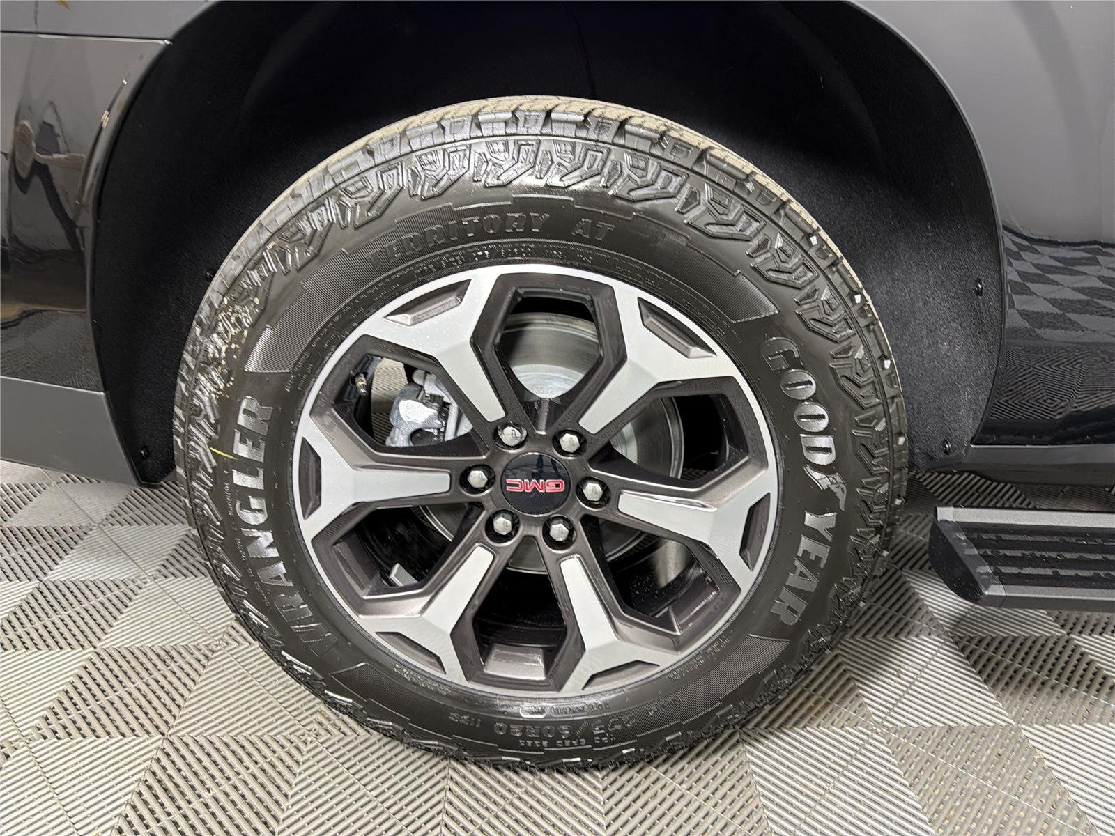 2026 GMC Yukon XL AT4 Ultimate - Photo 18