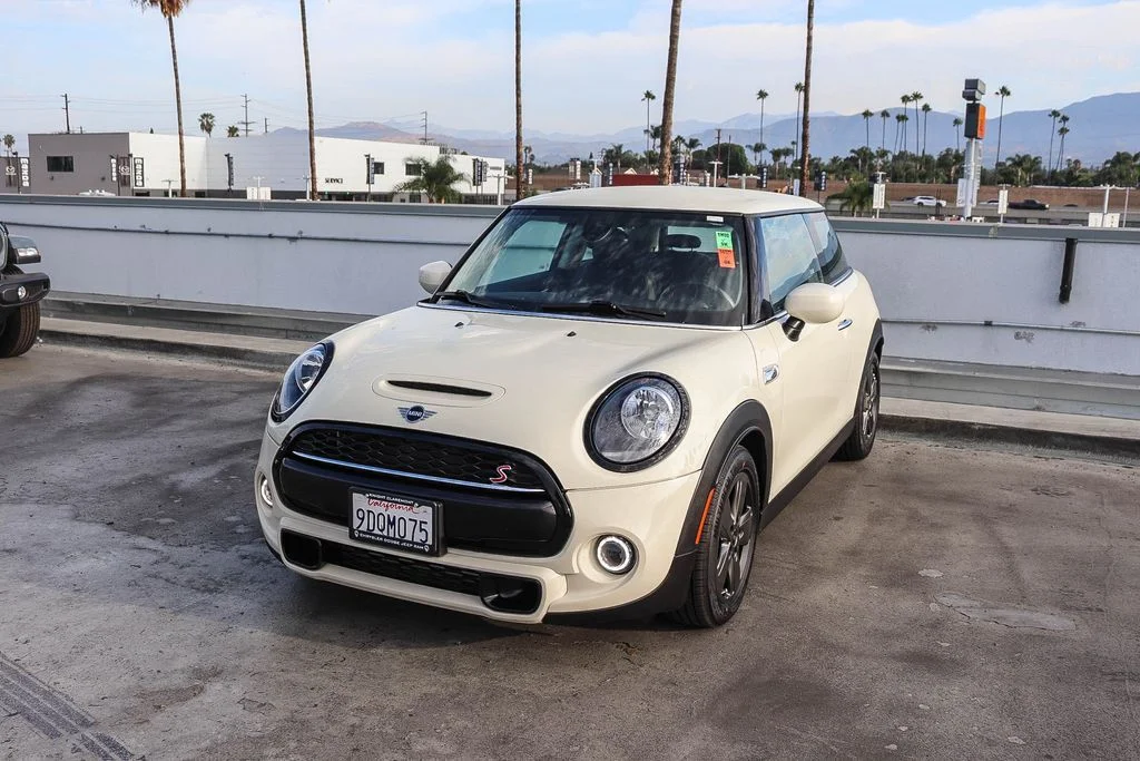 Used 2021 White MINI Classic image 4