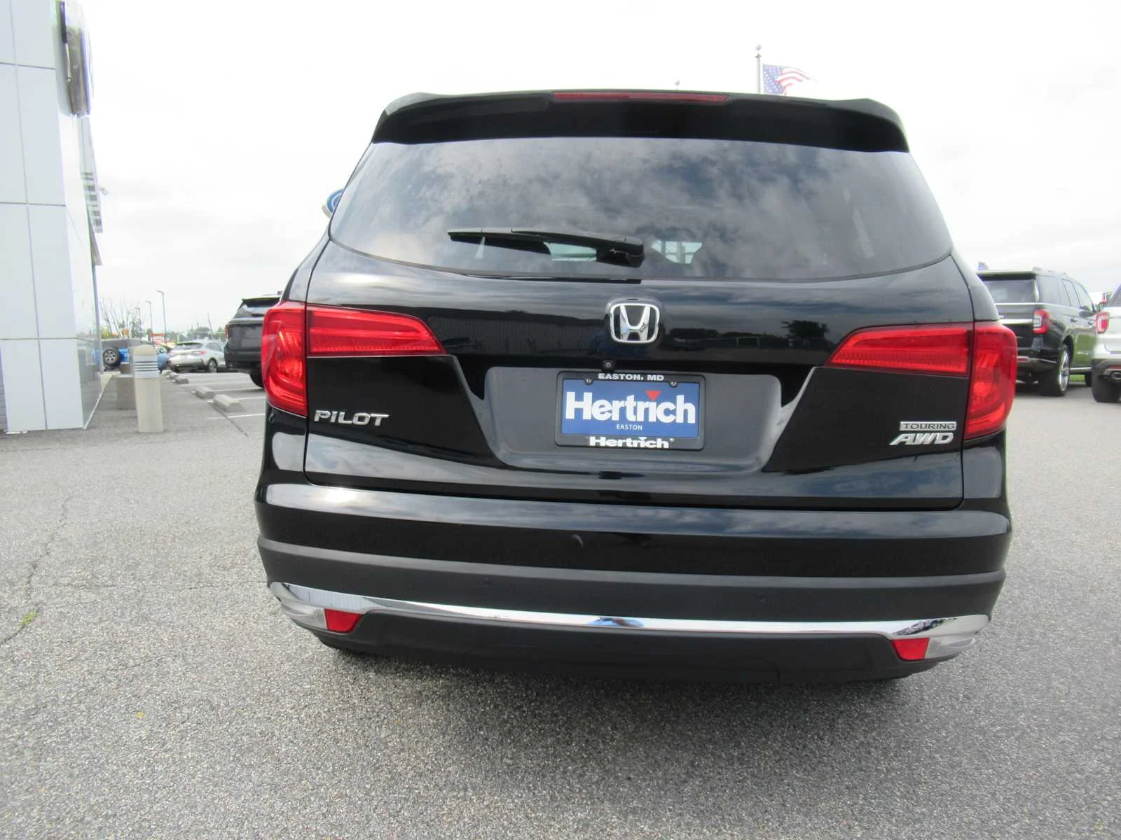 Used 2016 Black Forest Pearl Honda Touring image 6