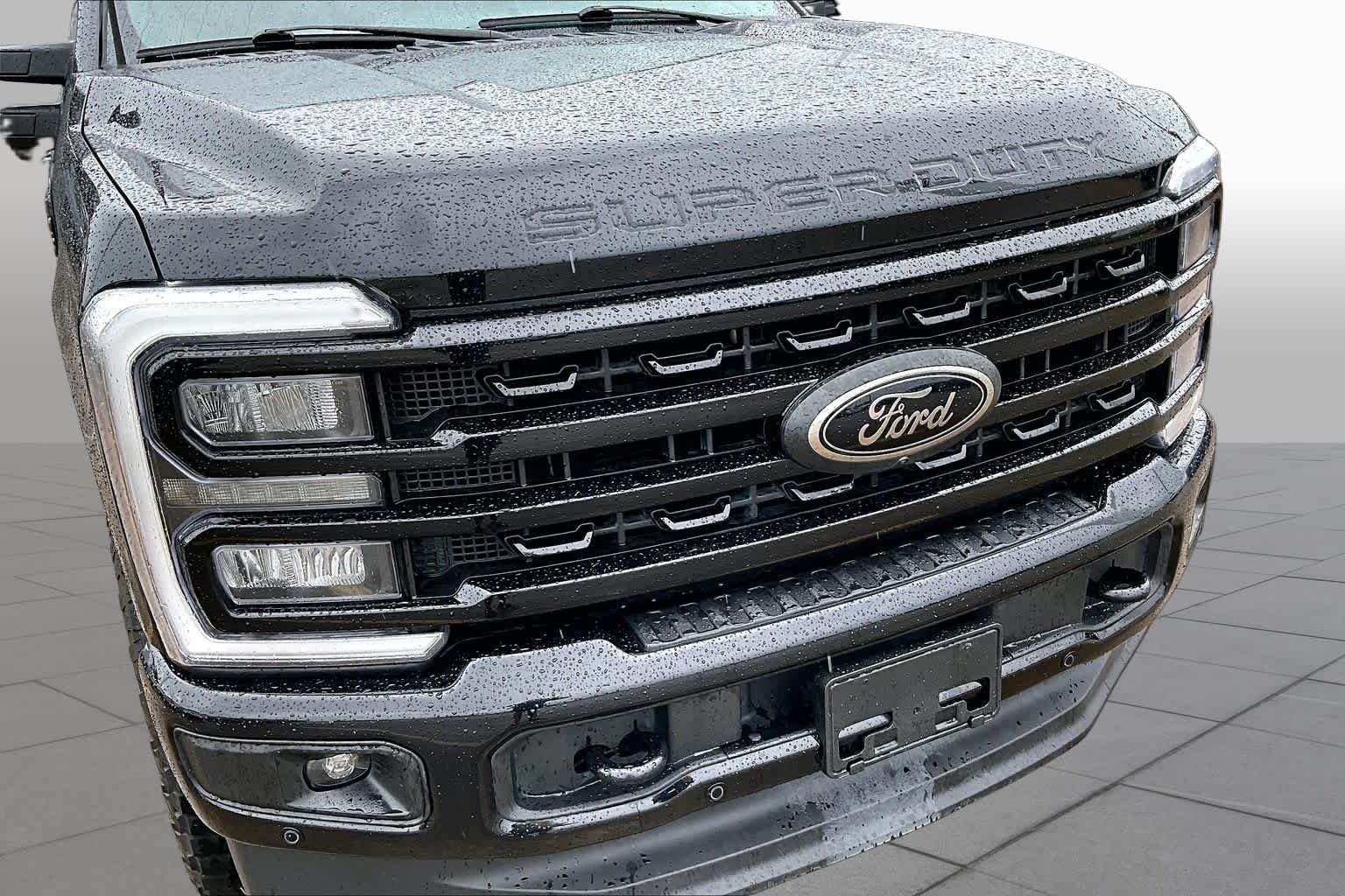 Used 2024 Agate Black Metallic Ford LARIAT image 29