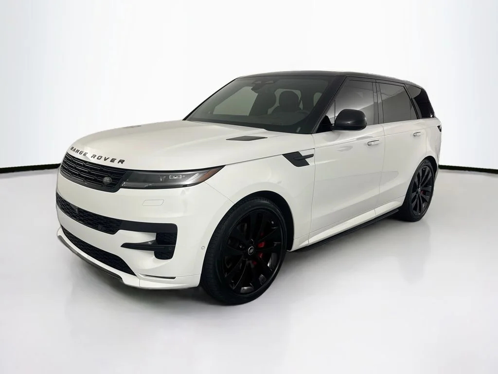 Used 2024 White Land Rover Dynamic SE image 1