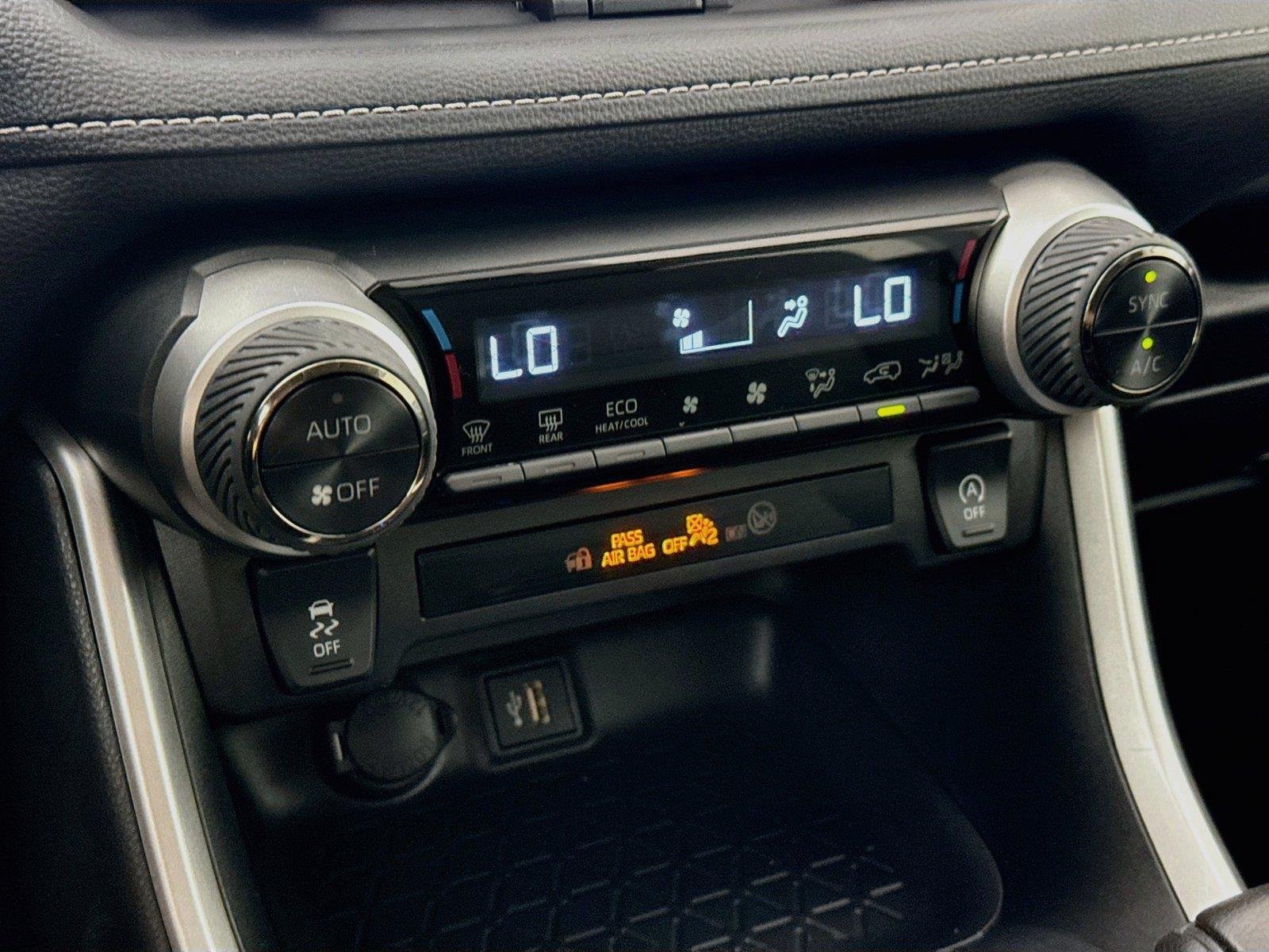 Used 2025 Ice Cap Toyota XLE image 24