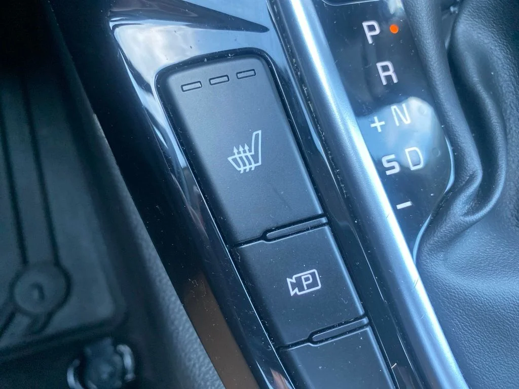 Used 2024 Snow White Pearl Kia EX image 23