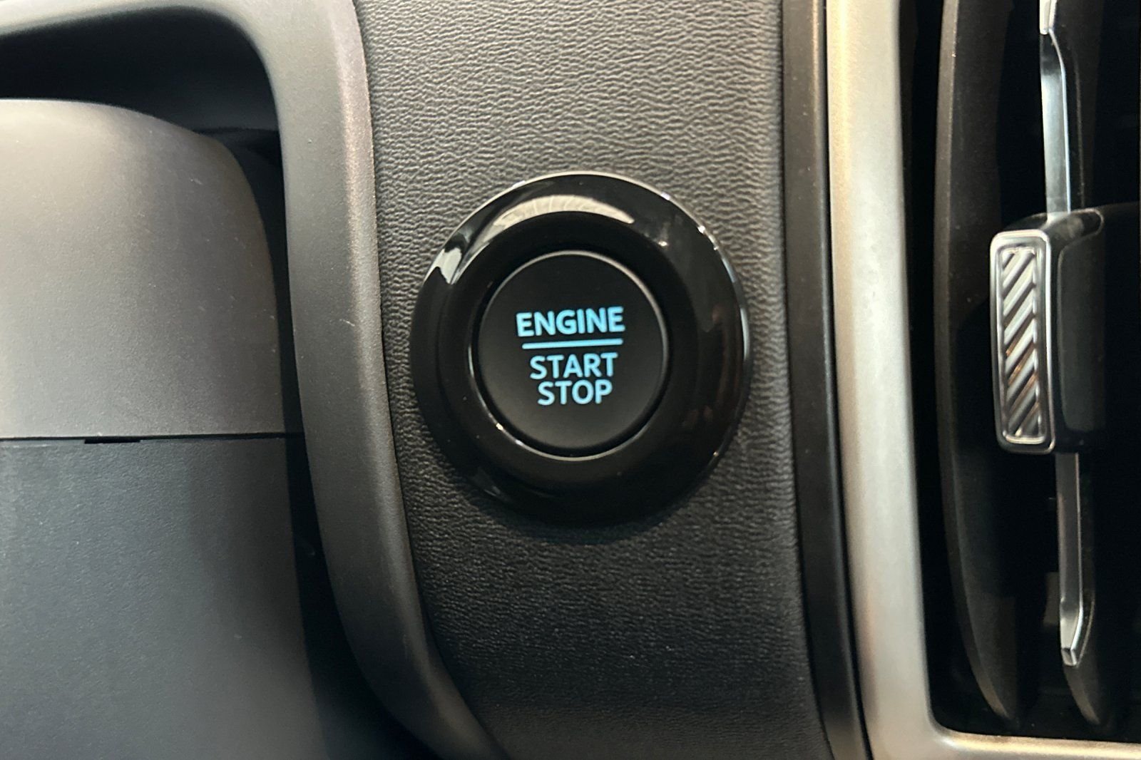 Used 2025 Silver Ford Active image 25