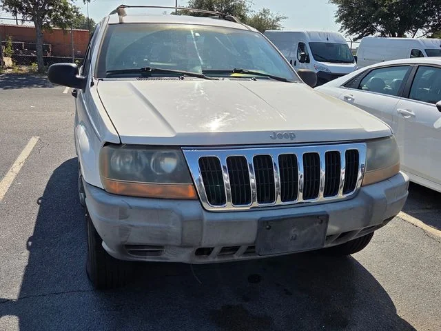 Used 1999 White Jeep Laredo image 4