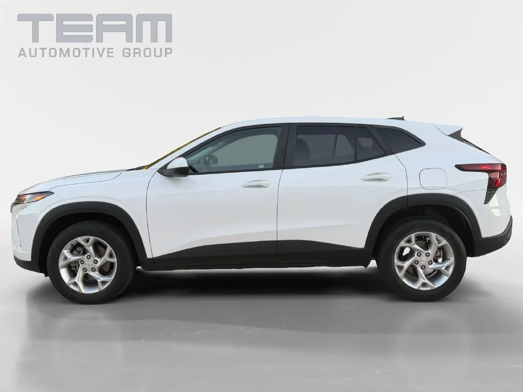 Used 2024 Summit White Chevrolet LS image 4