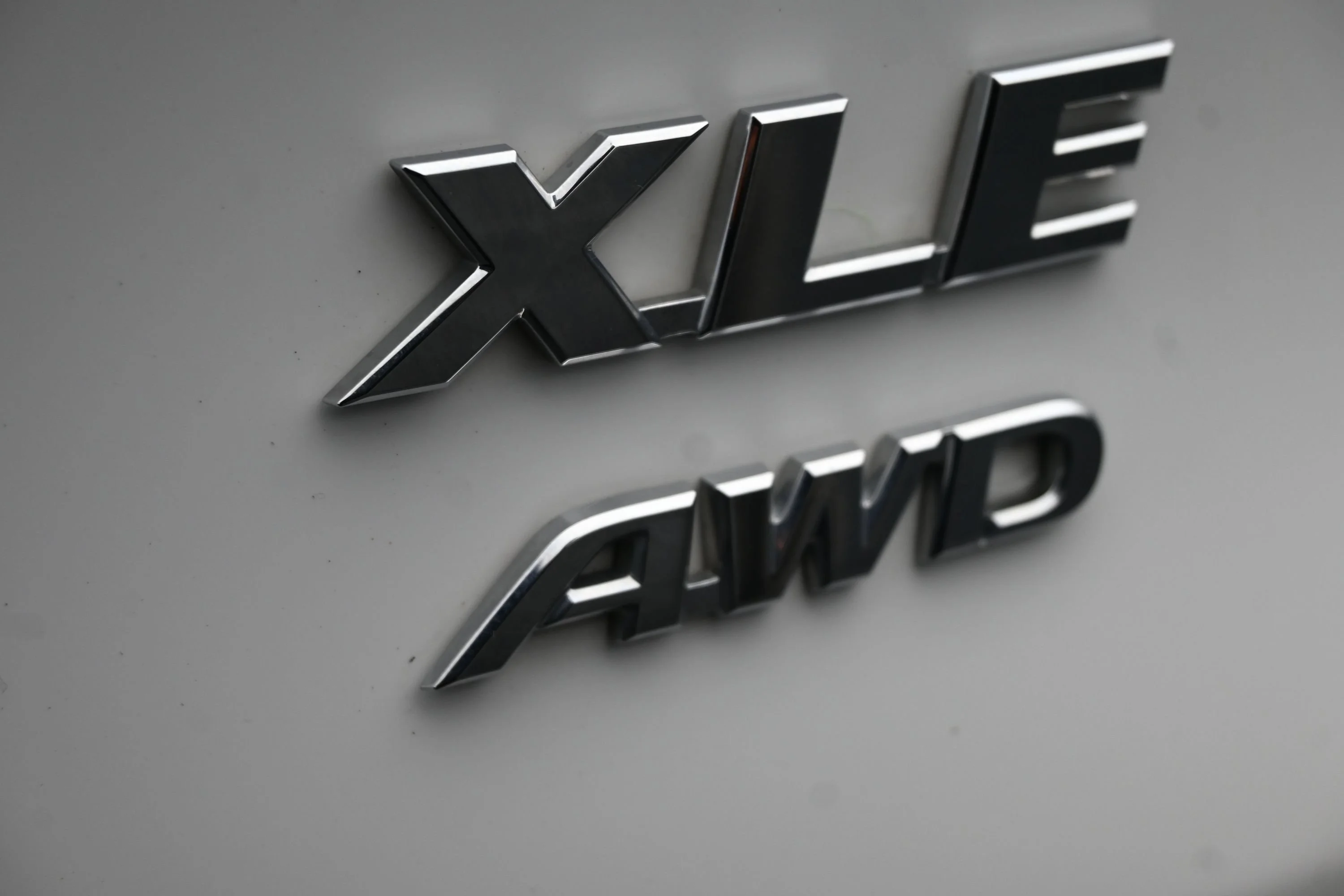 Used 2025 White Toyota XLE image 30
