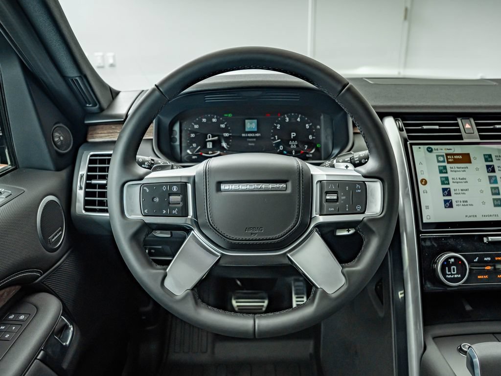 New 2026 Santorini Black Land Rover Dynamic SE image 23