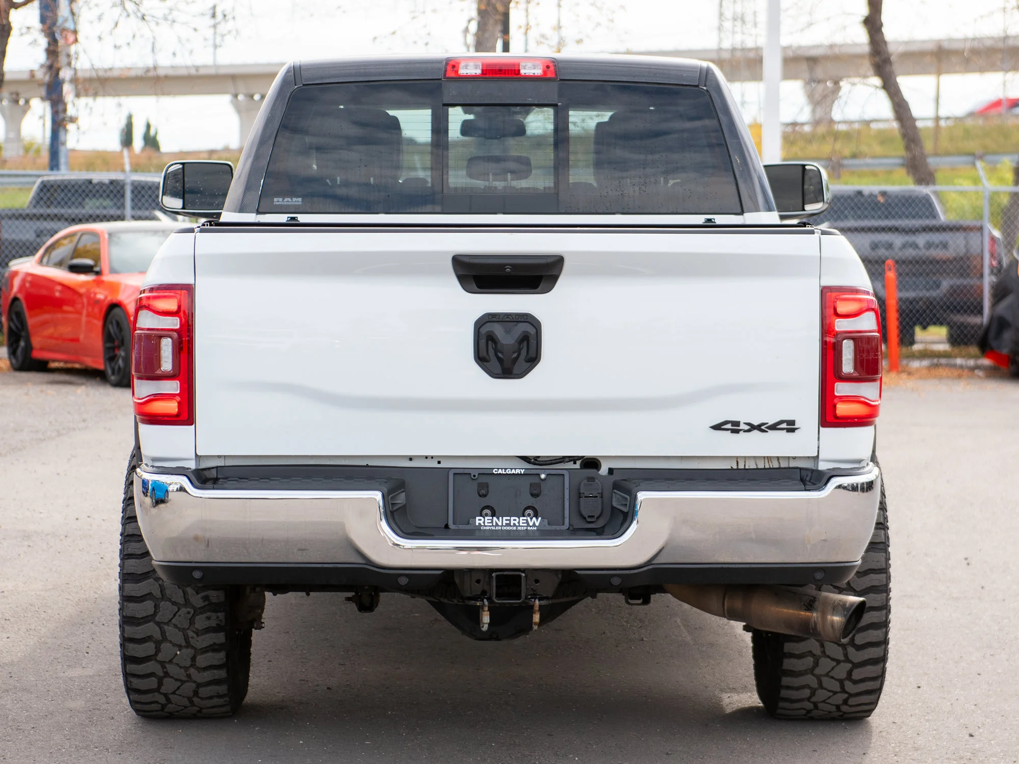 Used 2022 White RAM Laramie* Crew Cab 4x4, Grille Guard, Light Bar, Fuel Wheels, 35-Inch Tires, Tonneau Cover image 18
