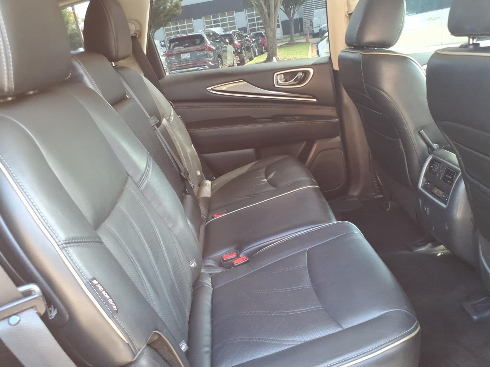 Used 2017 Majestic White INFINITI  image 26