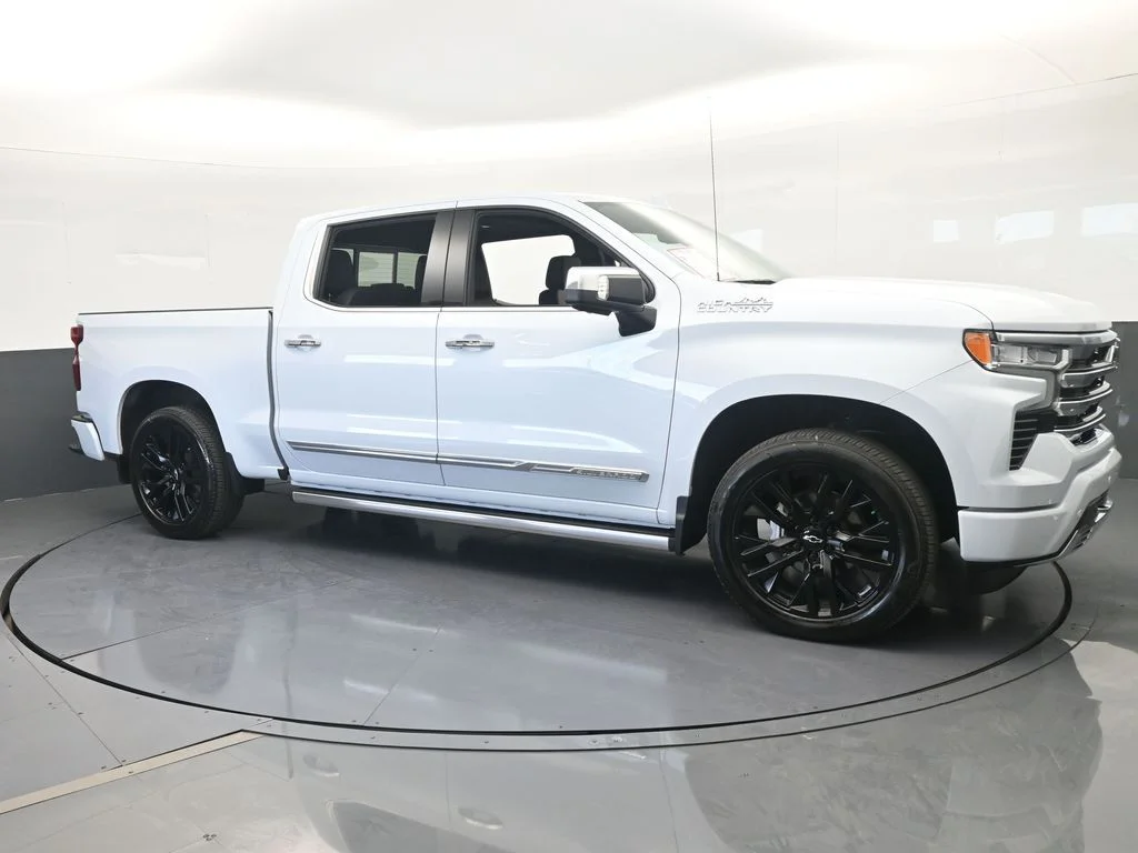 Used 2026 Summit White Chevrolet High Country image 7