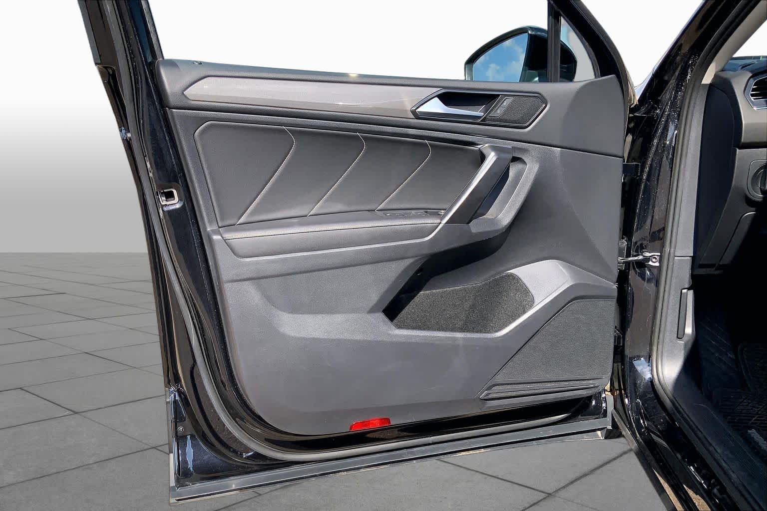Used 2023 Deep Black Pearl Volkswagen SE image 22
