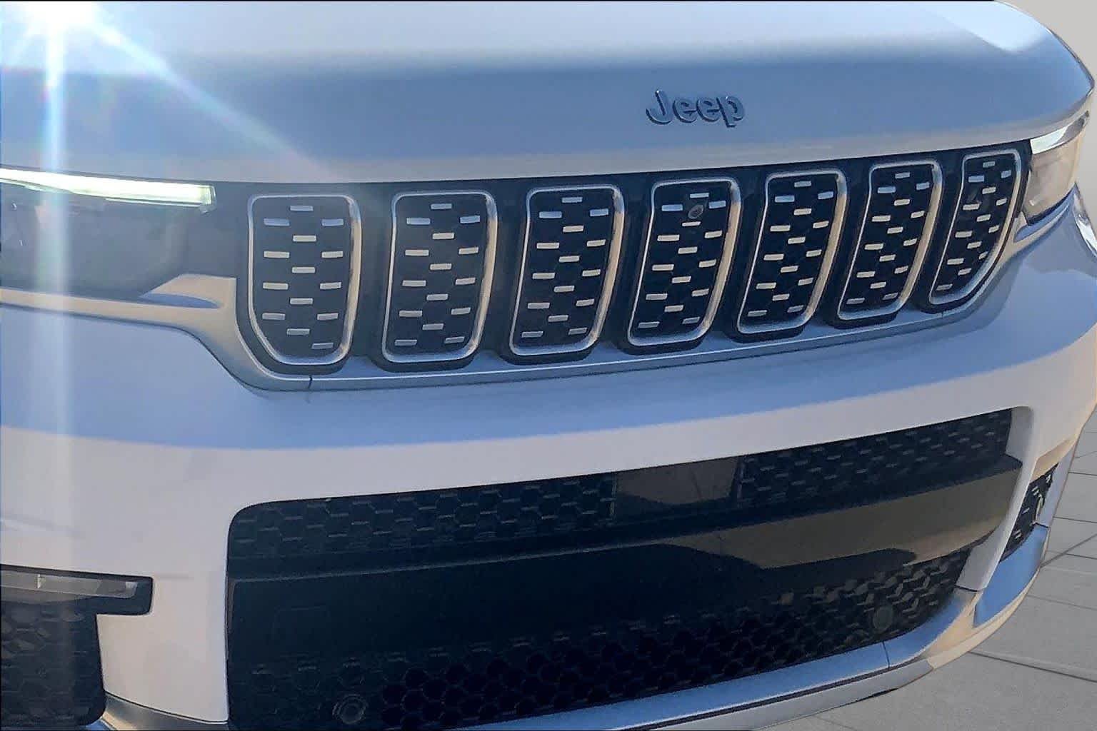 Used 2023 Bright White Clearcoat Jeep Summit Reserve image 29