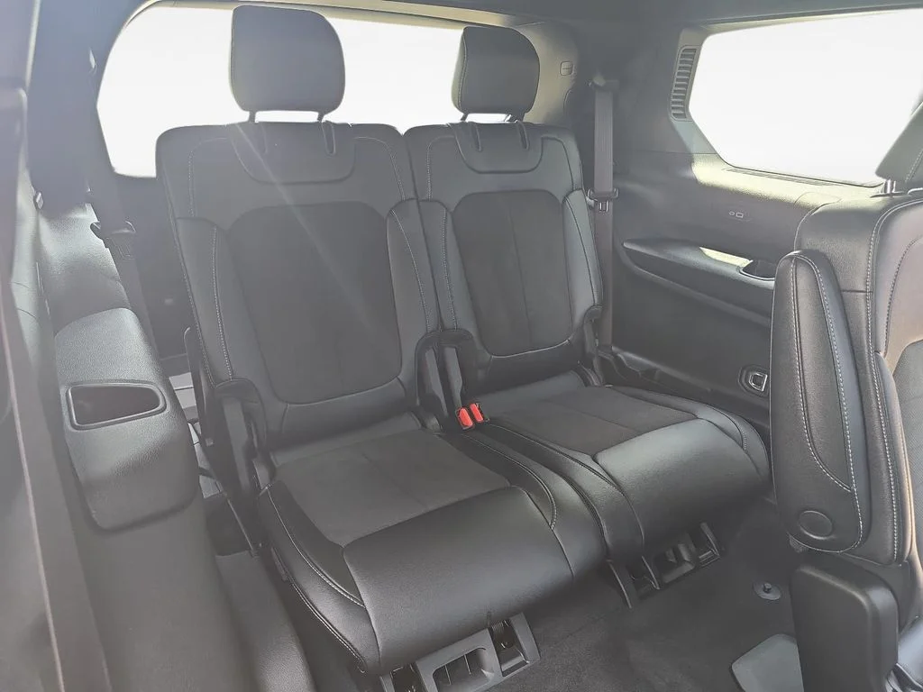 Used 2023 Red Jeep Altitude image 12