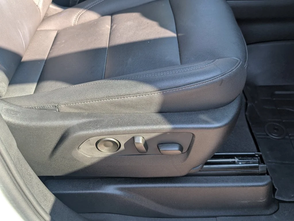 Certified Used 2023 White Chevrolet Z71 image 43
