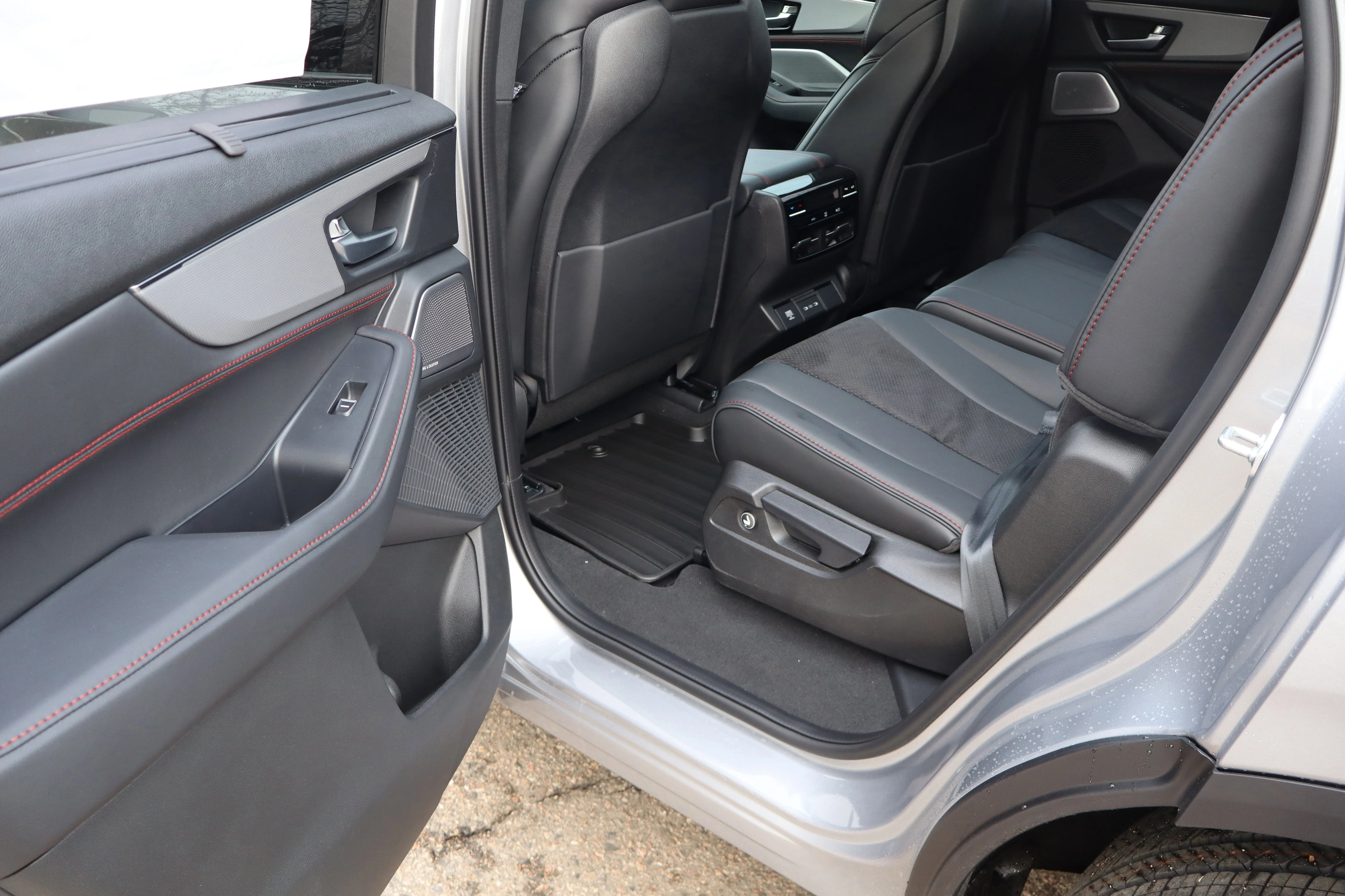 New 2026 Solar Silver Metallic Acura w/A-Spec Package image 27