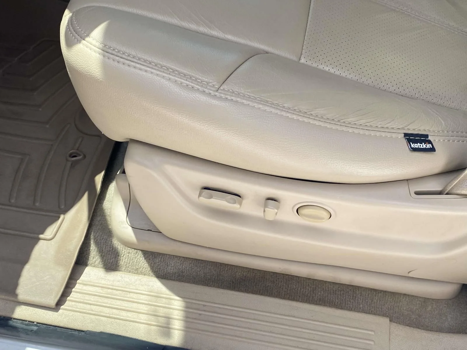 Used 2013 Gold GMC SLT 1500 image 16