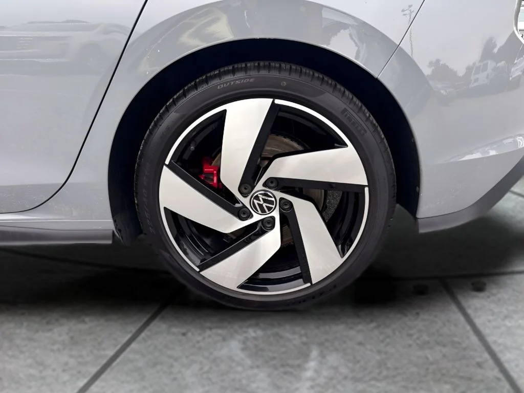 Used 2022 Gray Volkswagen 2.0T SE image 24