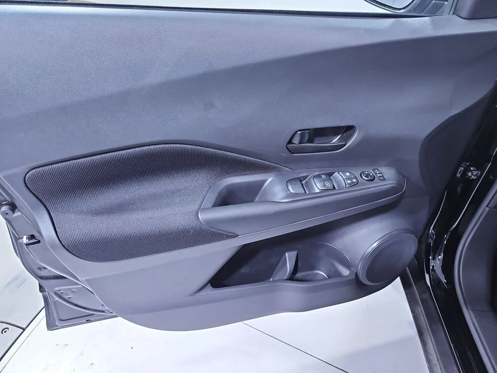 2025 Nissan KICKS PLAY Base - Photo 11