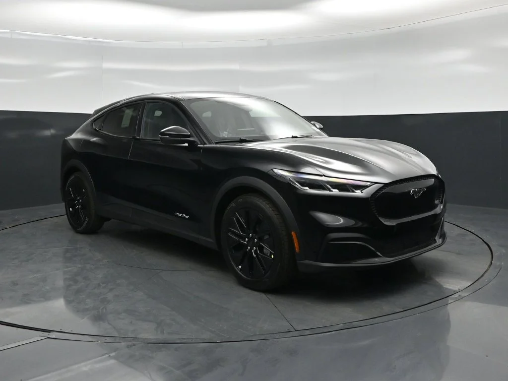 New 2026 Shadow Black Ford Select image 19