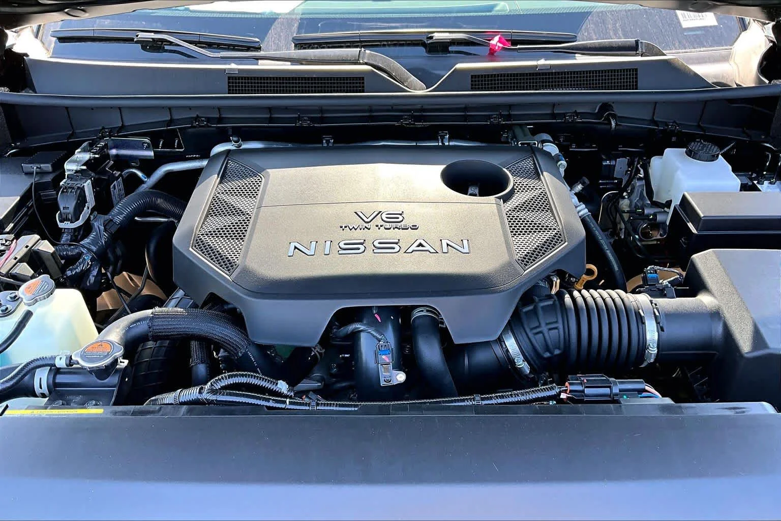 New 2026 Alpine Metallic / Super Black Two-tone Nissan PRO-4X image 19