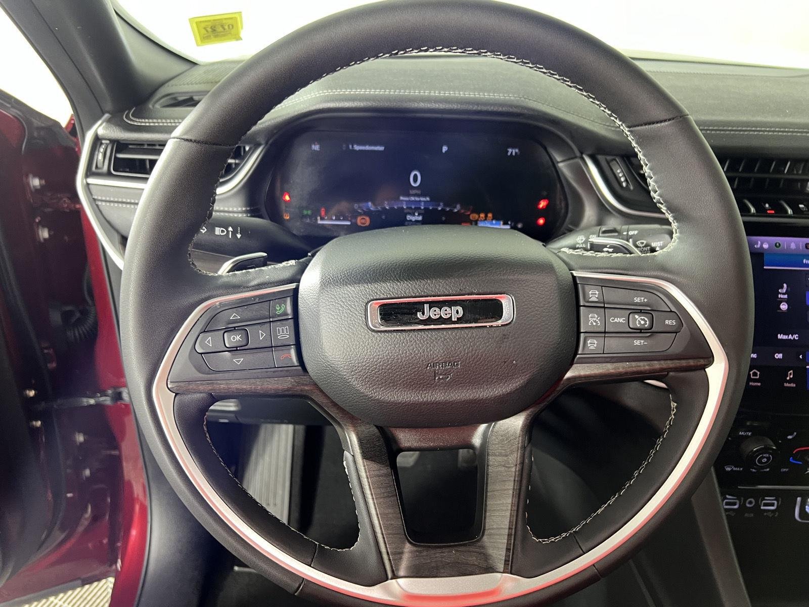 Used 2025 Velvet Red Pearlcoat Jeep Limited image 29