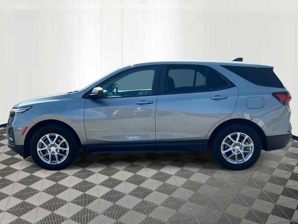 Used 2024 Chevrolet Equinox 1FL with VIN 3GNAXFEG3RL295546 for sale in Eastpointe, MI