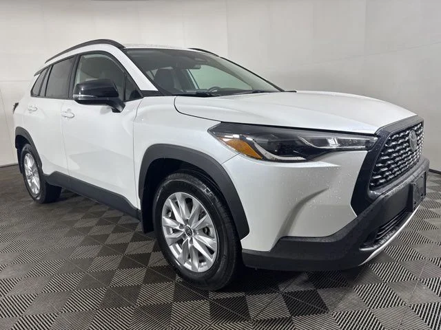 2025 Toyota Corolla Cross LE AWD's photo