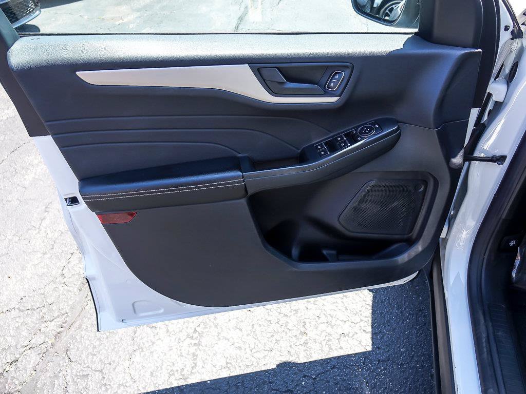 Used 2022 White Metallic Ford SE Hybrid image 28