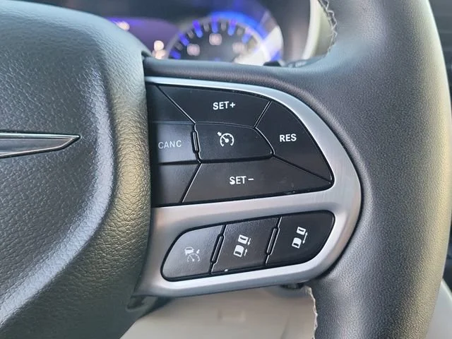 2024 Chrysler Pacifica Touring L - Photo 26