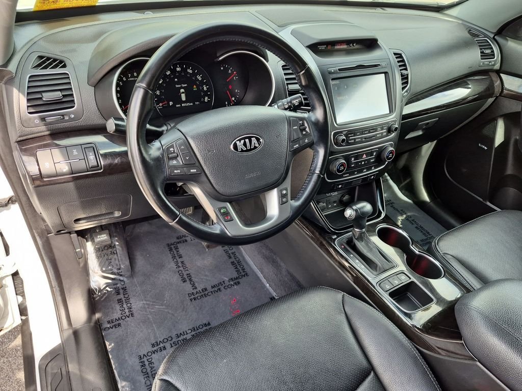 Used 2014 White Kia EX image 11