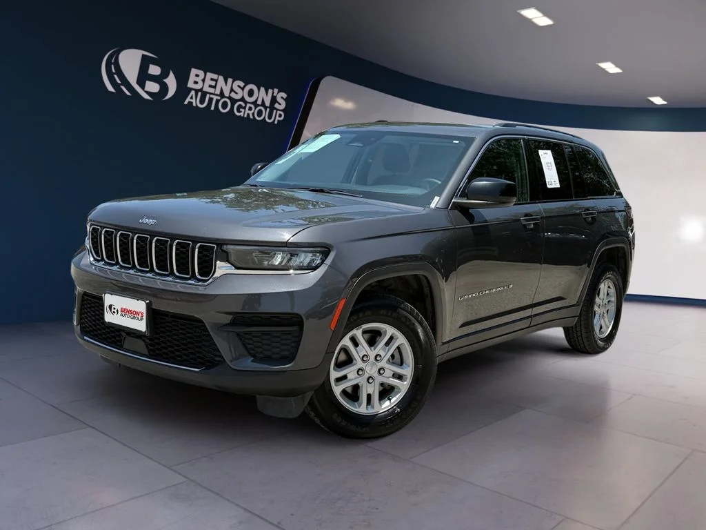 Used 2024 Gray Jeep Laredo image 1