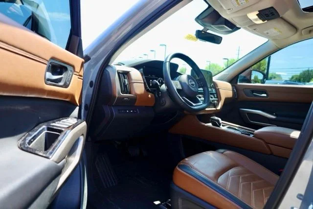 Used 2023 Gray Nissan Platinum image 15