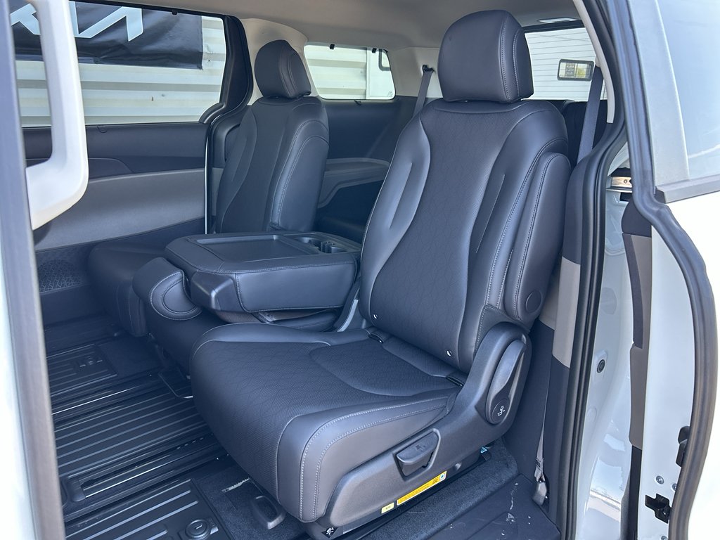 New 2026 Snow White Pearl Kia EX image 11