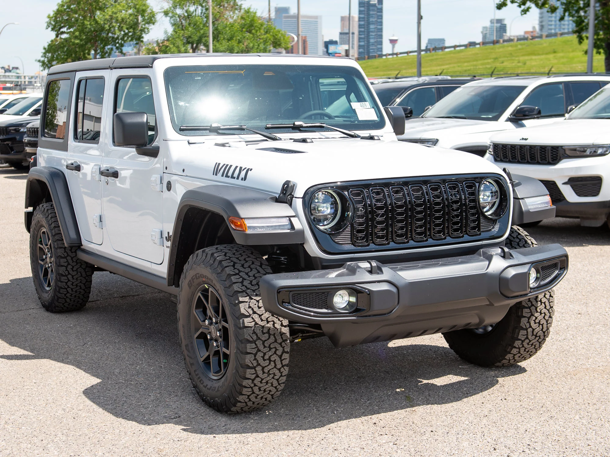 New 2026 White Jeep Willys* 4 Door 4x4, Rear Locker, Safety Group, Heated Seats/Wheel image 7